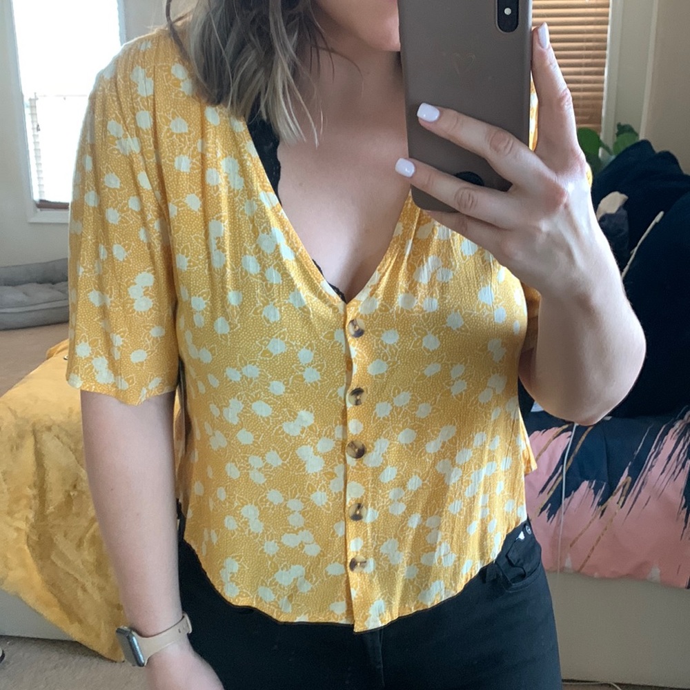Boutique light flowy top